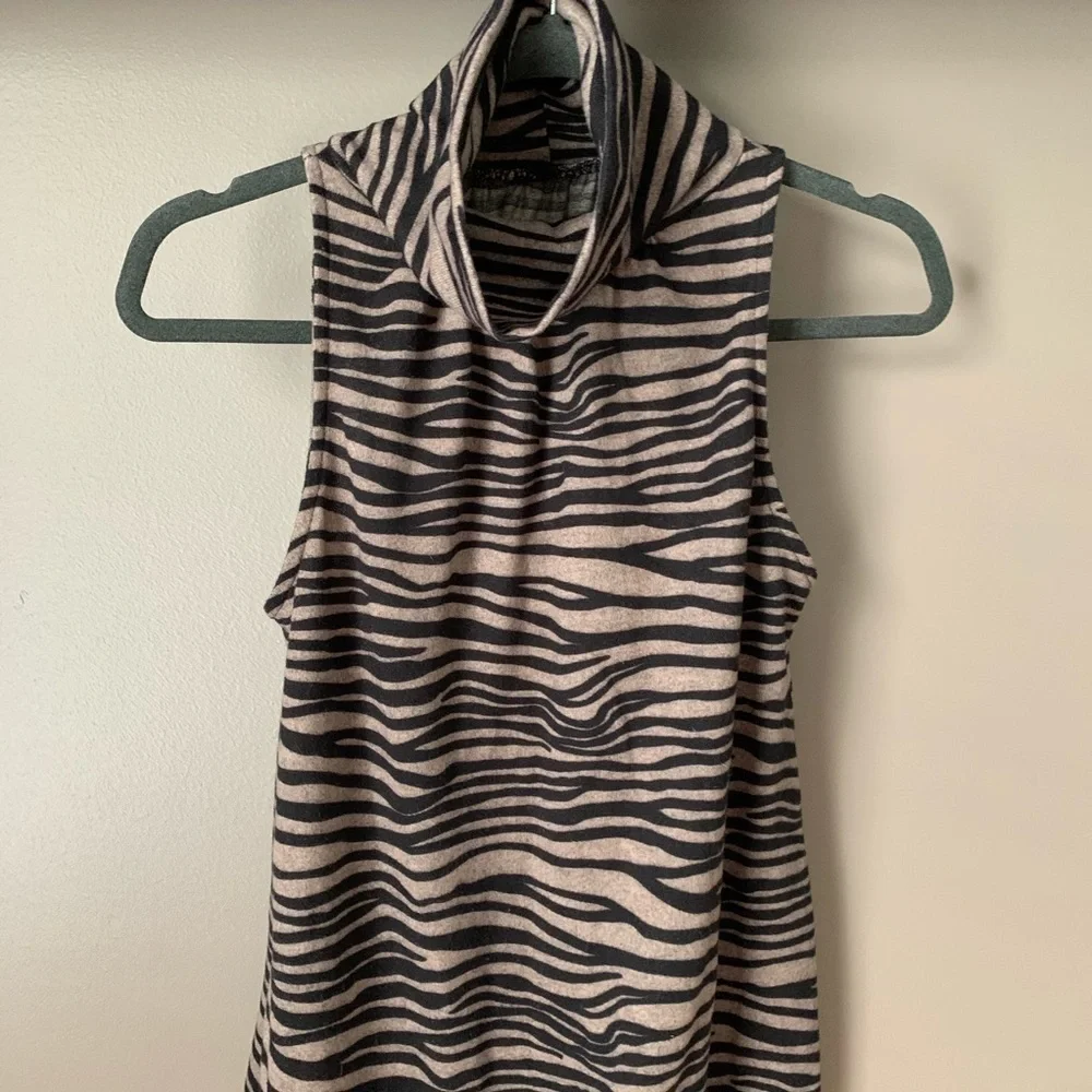 TWENTYONE animal print sleeveless top - Picture 9 of 11